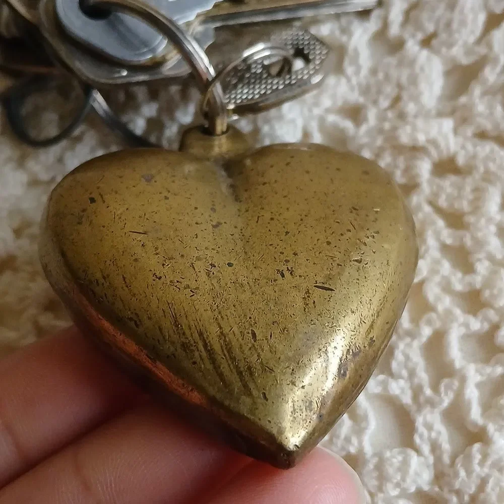Vintage Brass Heart Shaped 2.5 inch Key‎ Chain with 13 Keys